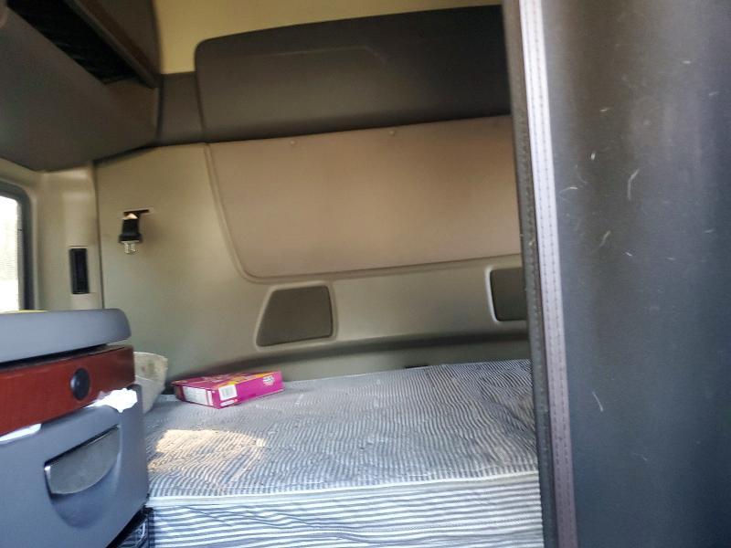 2017 International LF517 Semi Truck