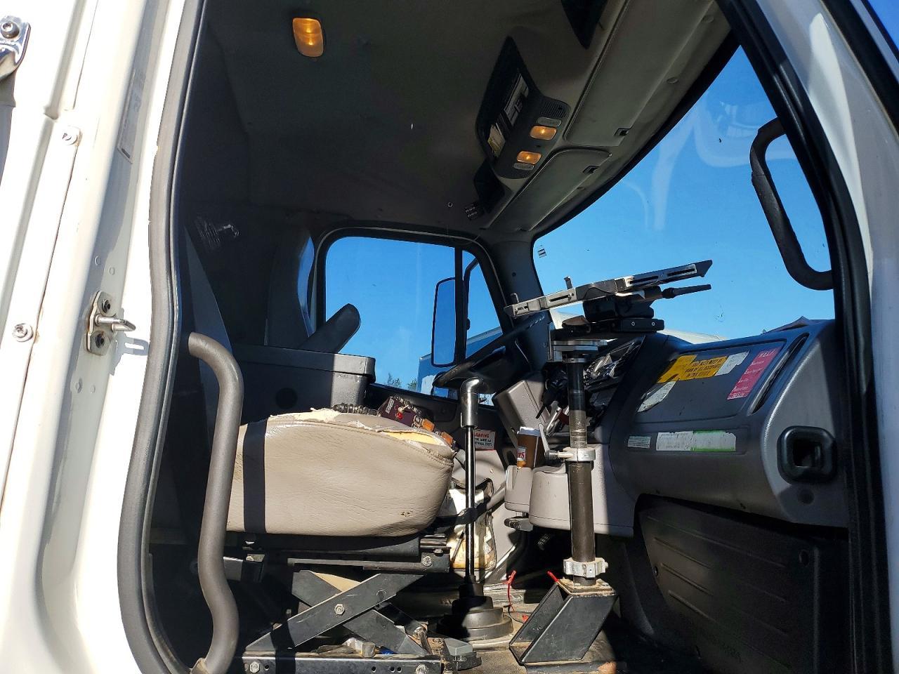 2013 Freigliner 2013 Freightliner 108SD Utility / Service Truck