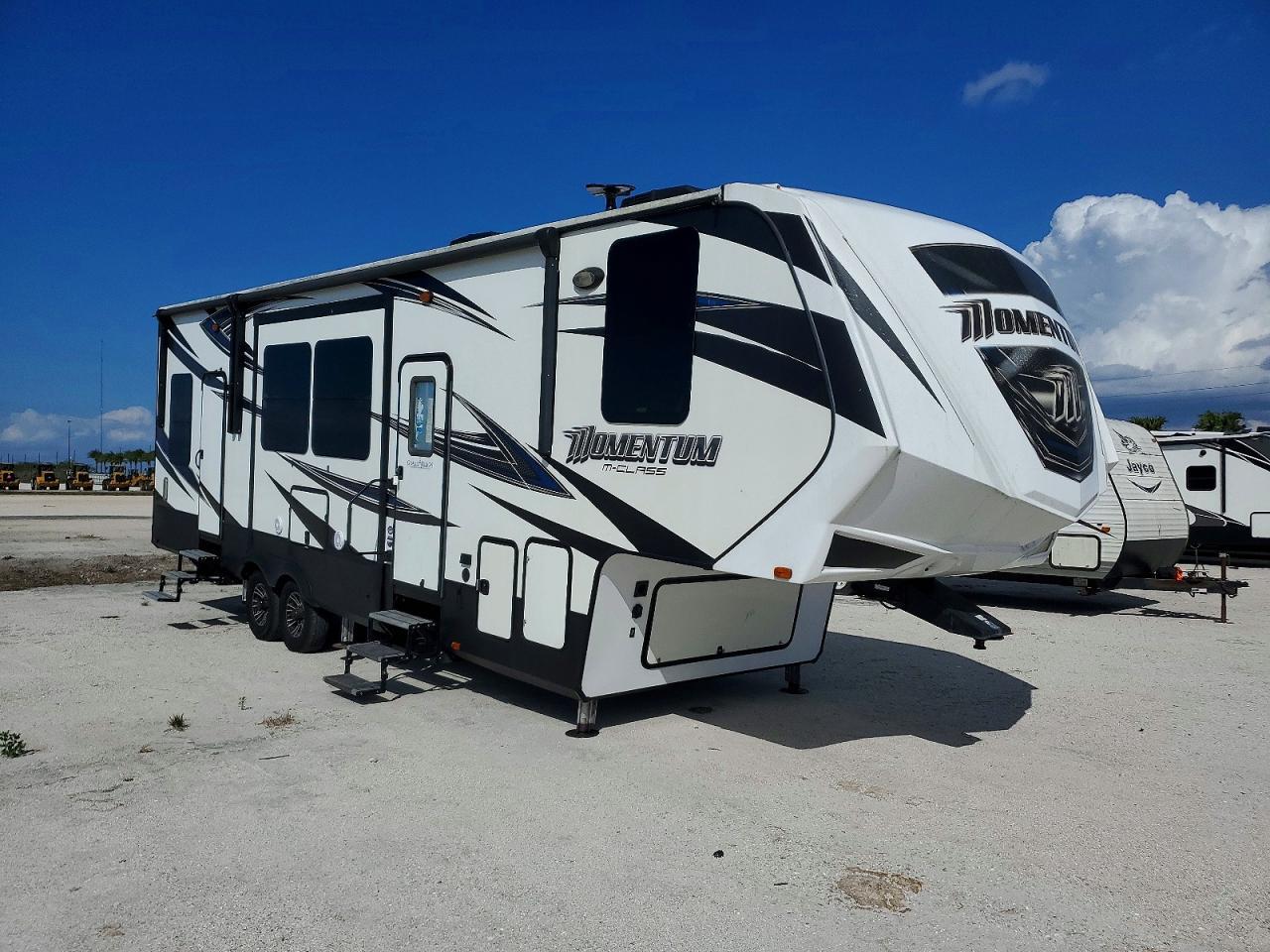 2017 Grand Design Momentum Camper