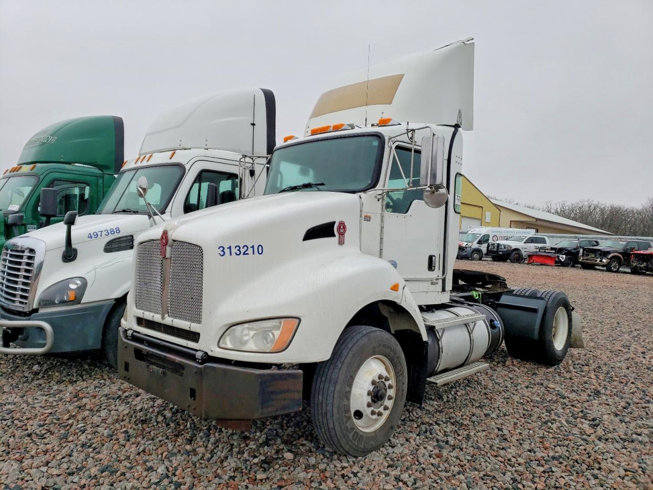 2014 Kenworth T440 Semi Truck
