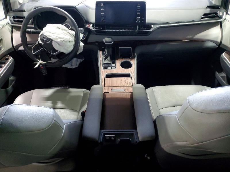 2024 Toyota Sienna xle 7-passenger