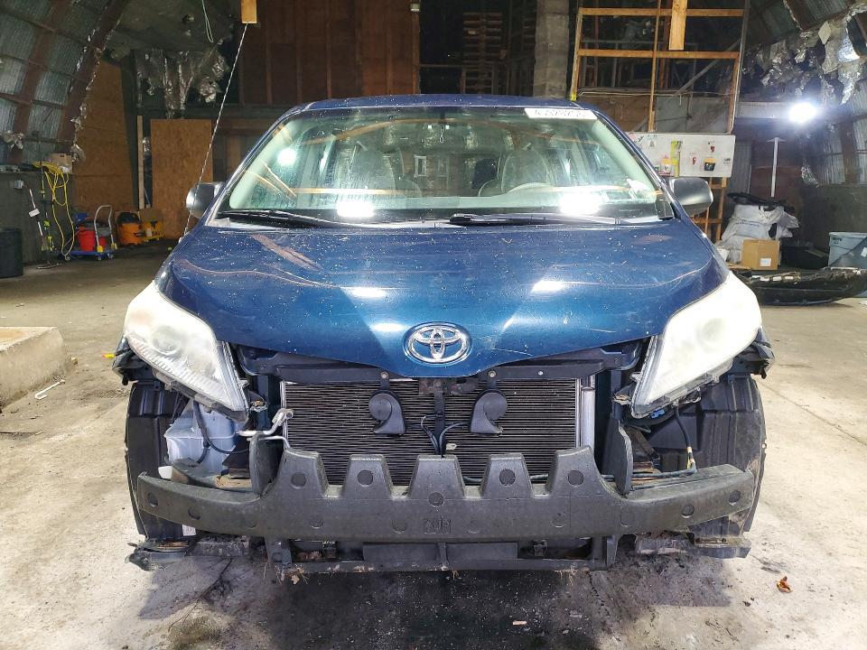 2012 Toyota Sienna Base 7-passenger