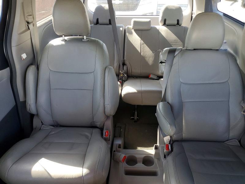 2016 Toyota Sienna le 8-passenger