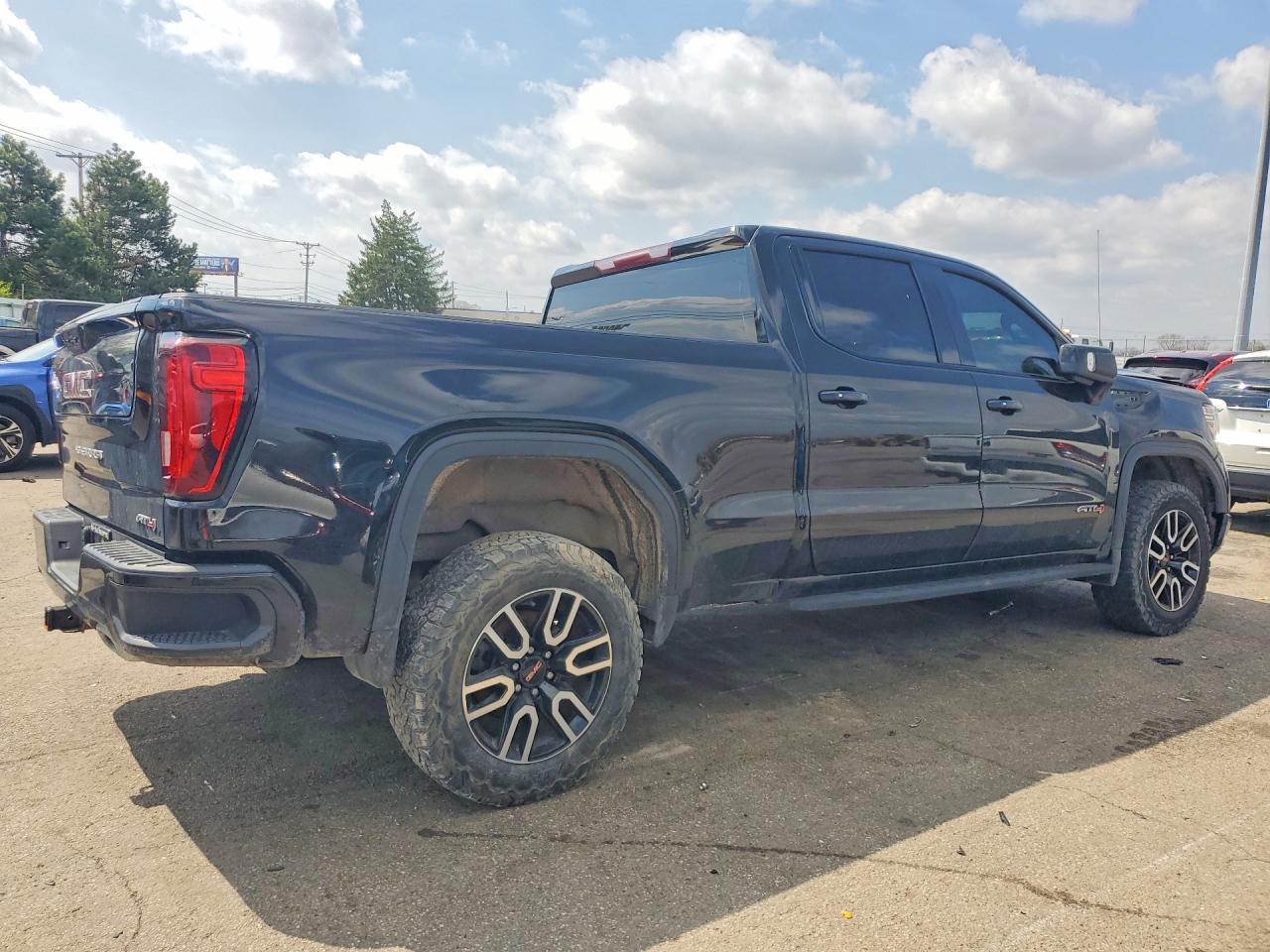2021 GMC Sierra K1500 AT4
