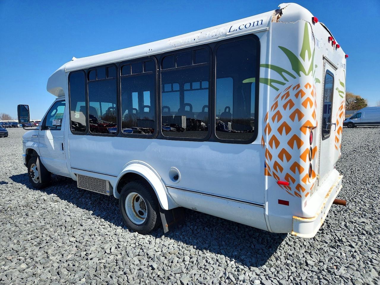 2013 Ford Econoline E350 Super Duty Cutaway Van