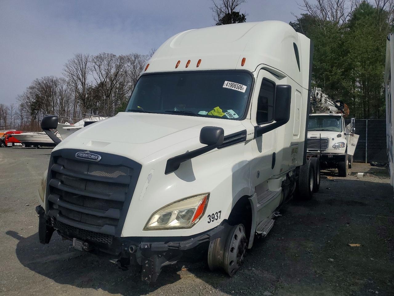 2019 Freightliner Cascadia 126
