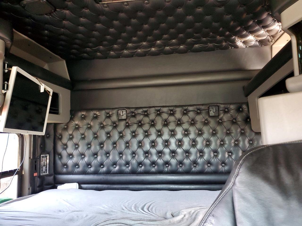 2013 Kenworth Construction W900