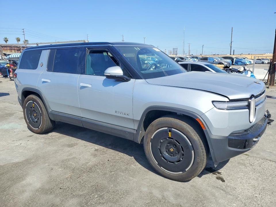 2025 Rivian R1S Adventure