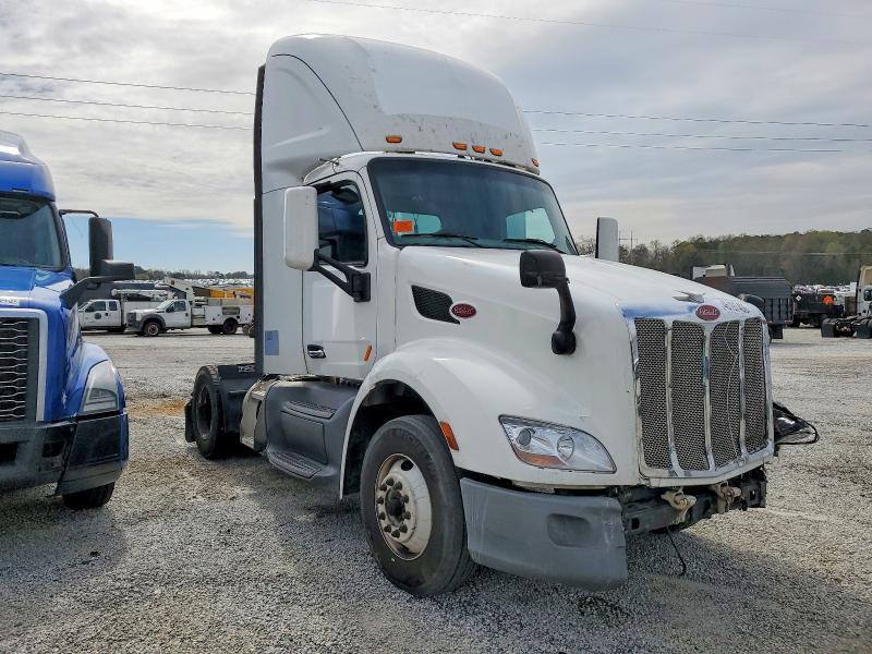2018 Peterbilt 579 Semi Truck