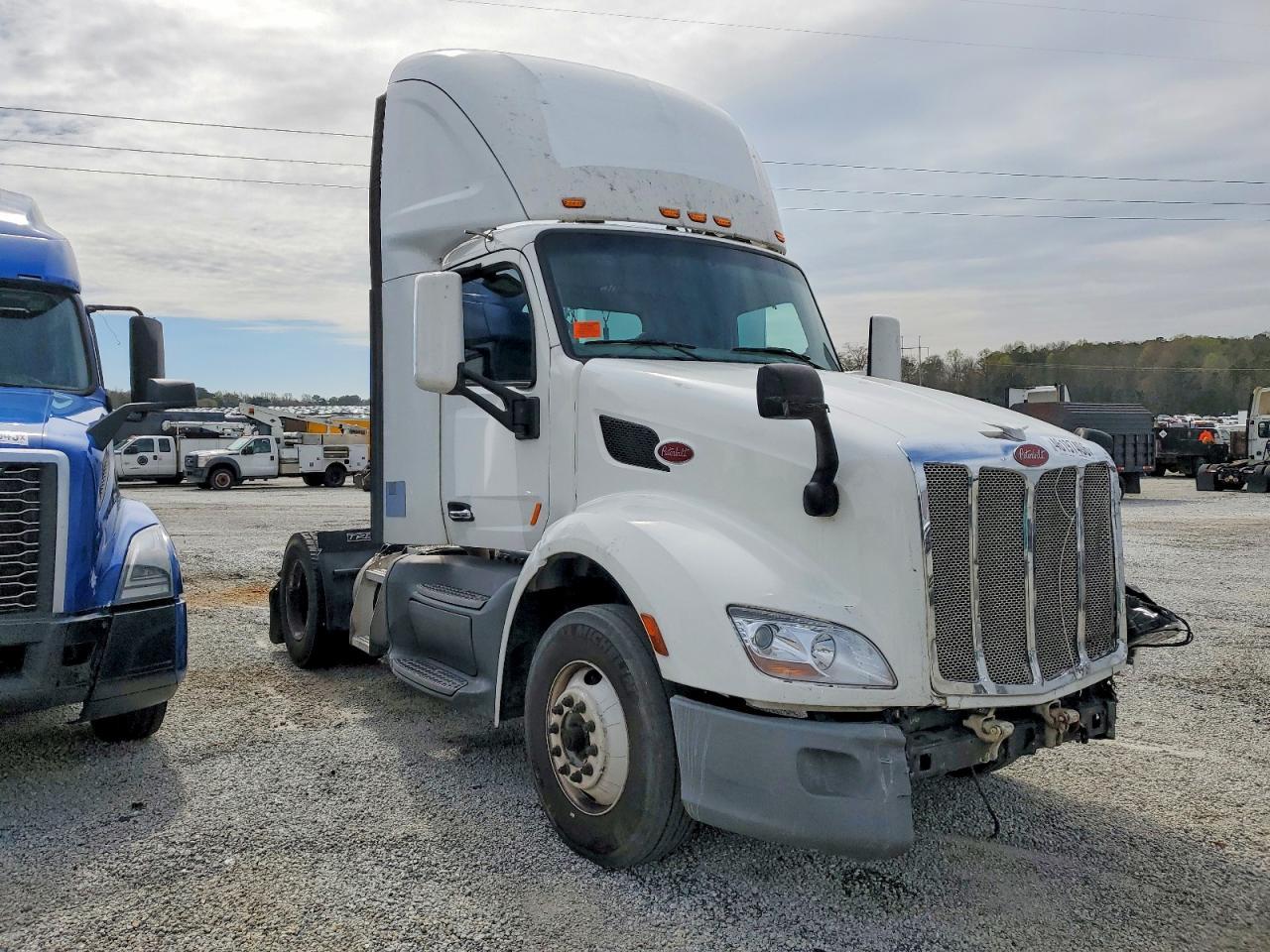 2018 Peterbilt 579 Semi Truck