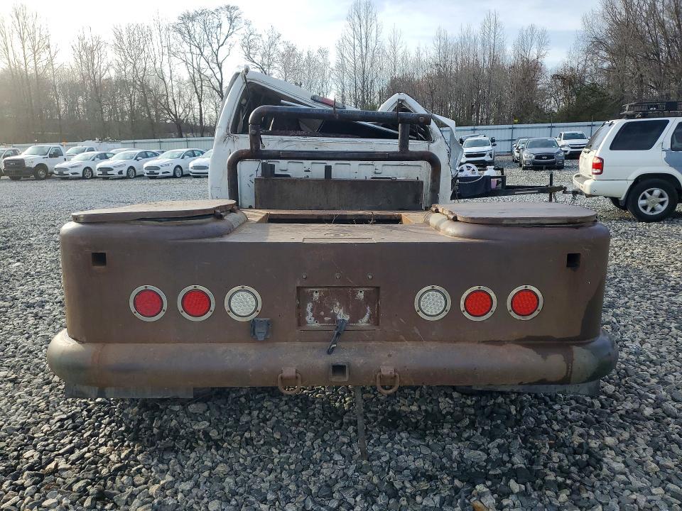 2006 Ford F350 Super Duty Flatbed Truck