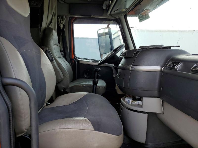 2007 Volvo VNL Semi Truck