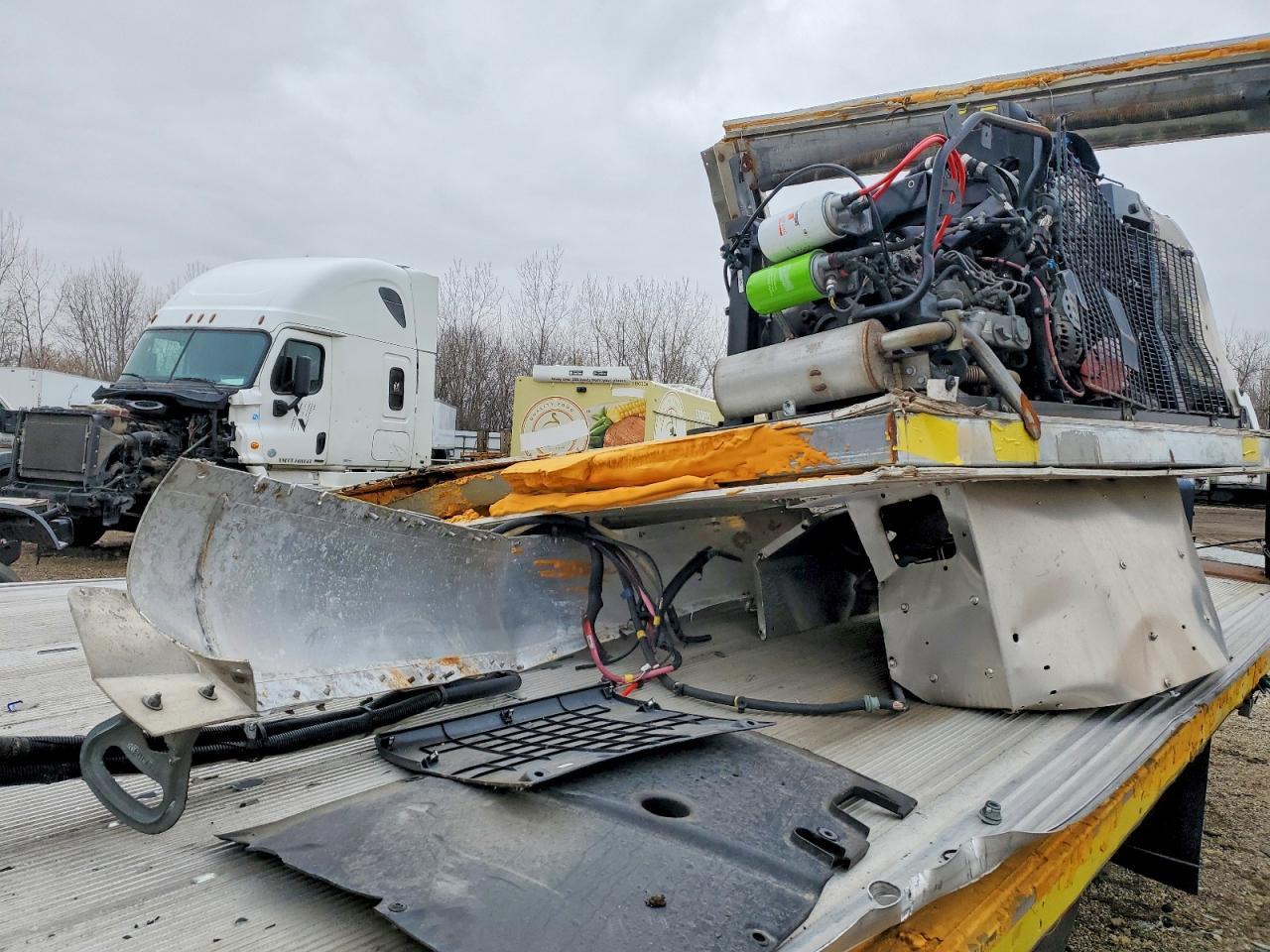 2023 Isuzu NRR Refrigerated BOX Truck