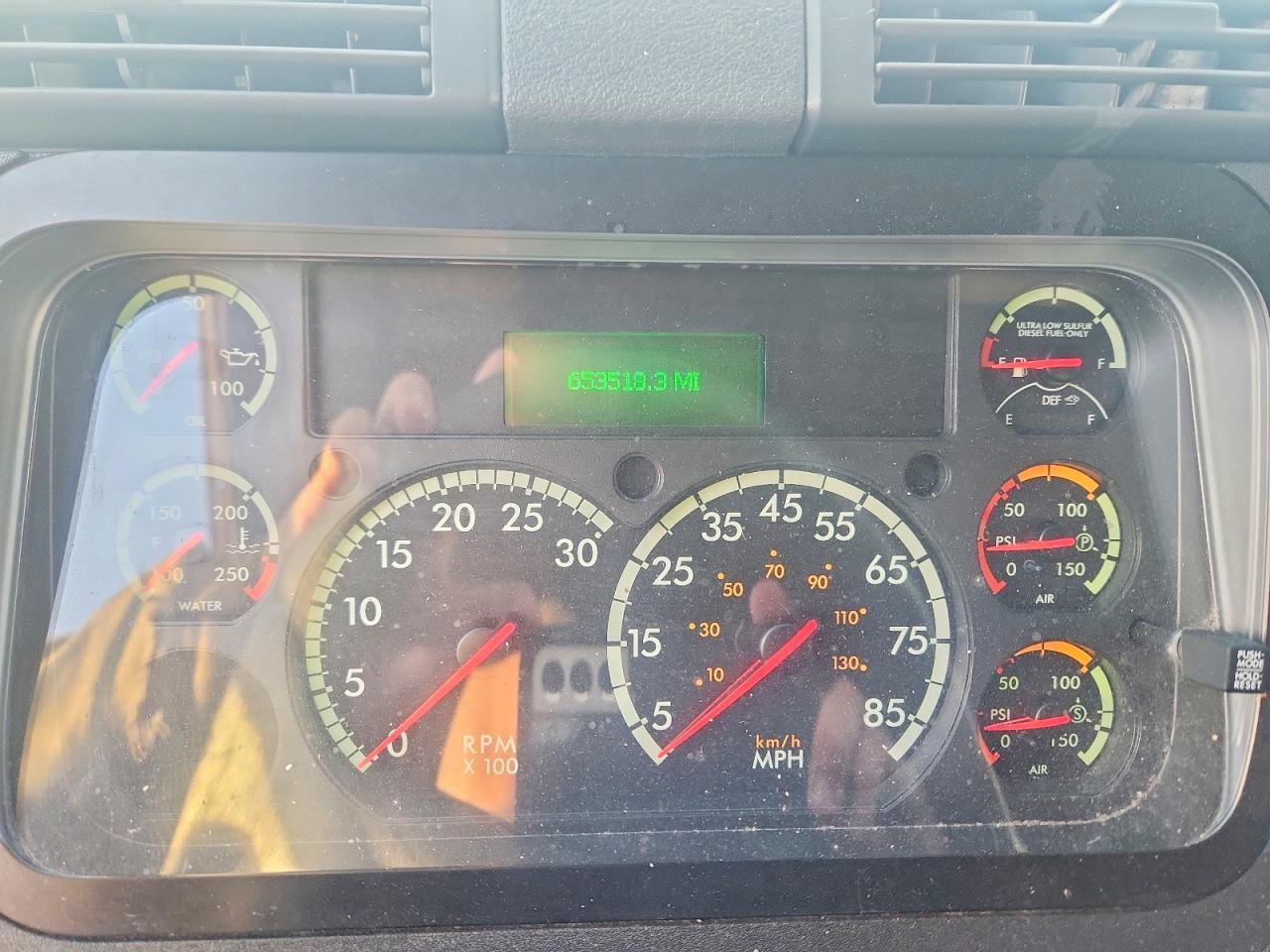 2020 Freigliner 2020 Freightliner Cascadia 125 Semi Truck