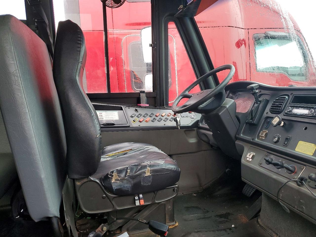 2013 Thomas SAF-T-LINER C2-School Bus