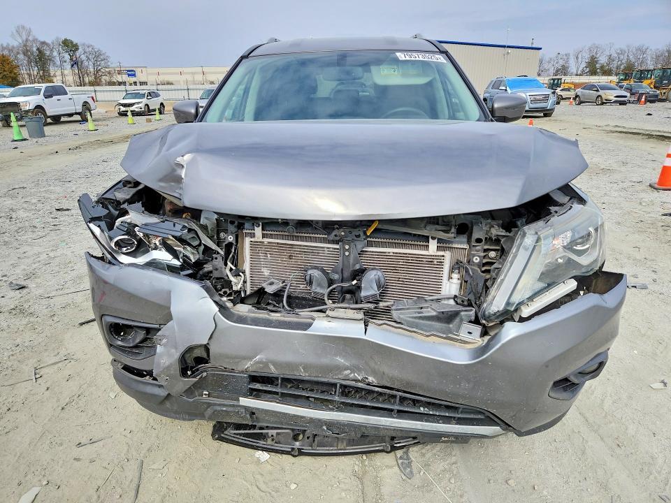 2019 Nissan Pathfinder sv