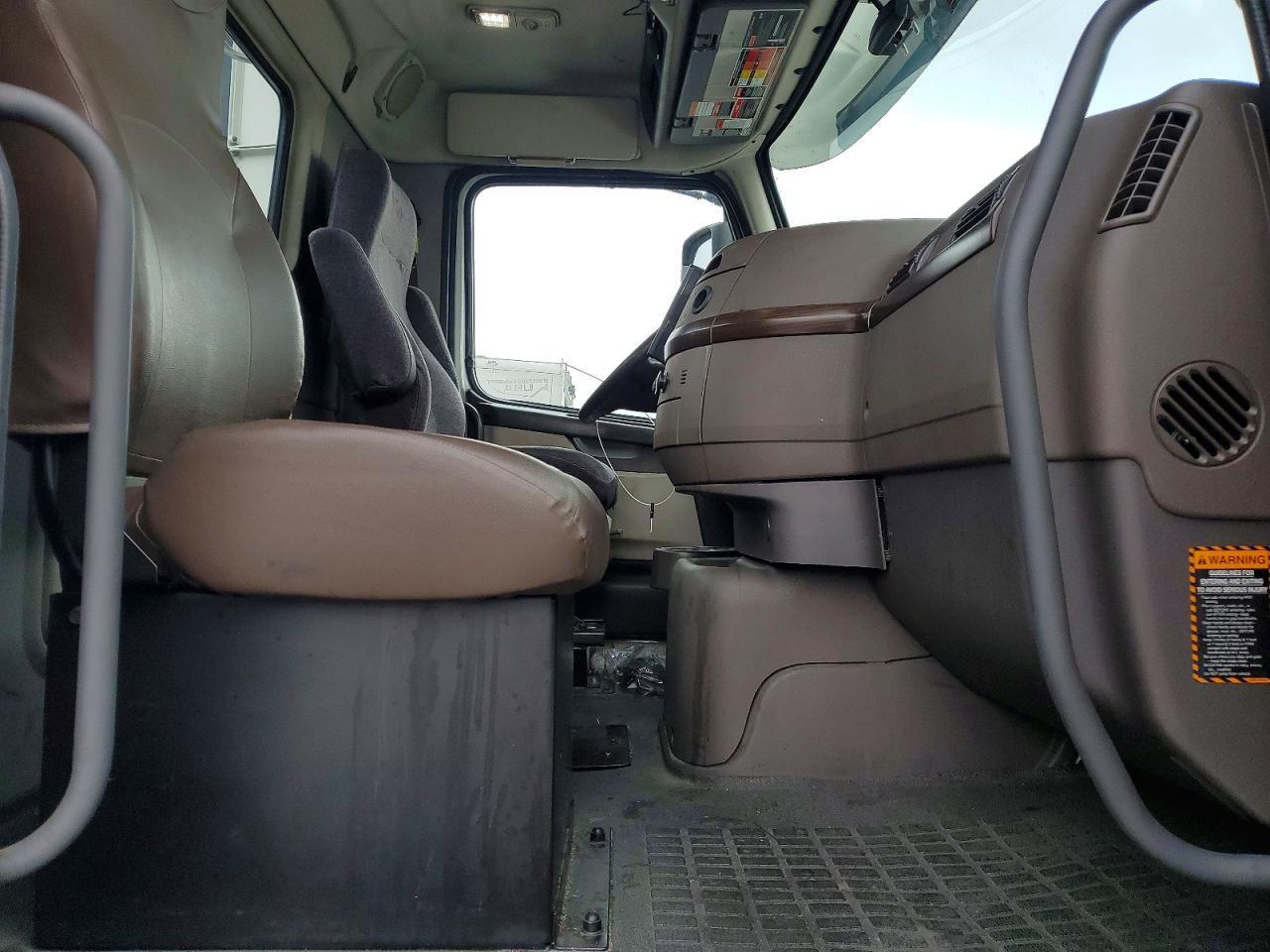 2017 Volvo VNL Semi Truck