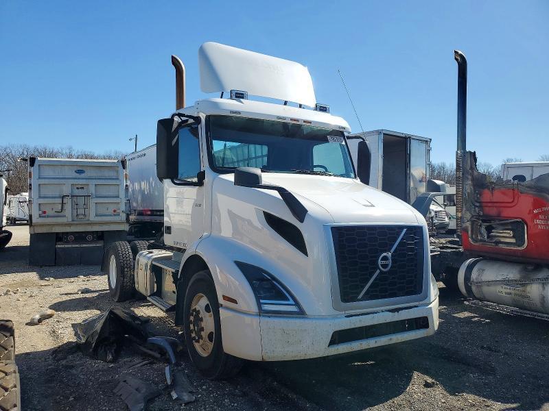 2019 Volvo VNR Semi Truck