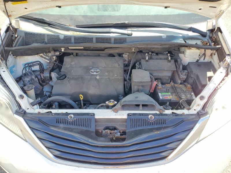 2014 Toyota Sienna le 8-passenger