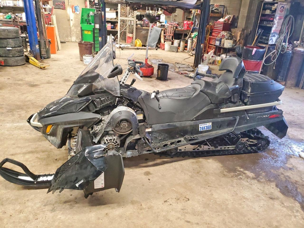 2016 Skidoo Snowmobile