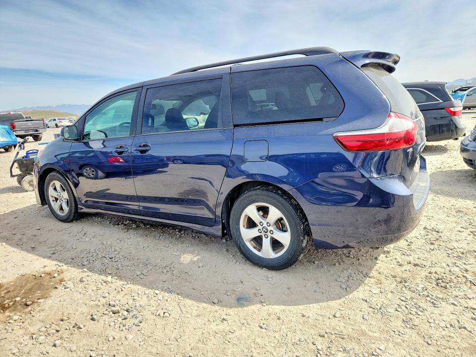 2018 Toyota Sienna le 8-passenger