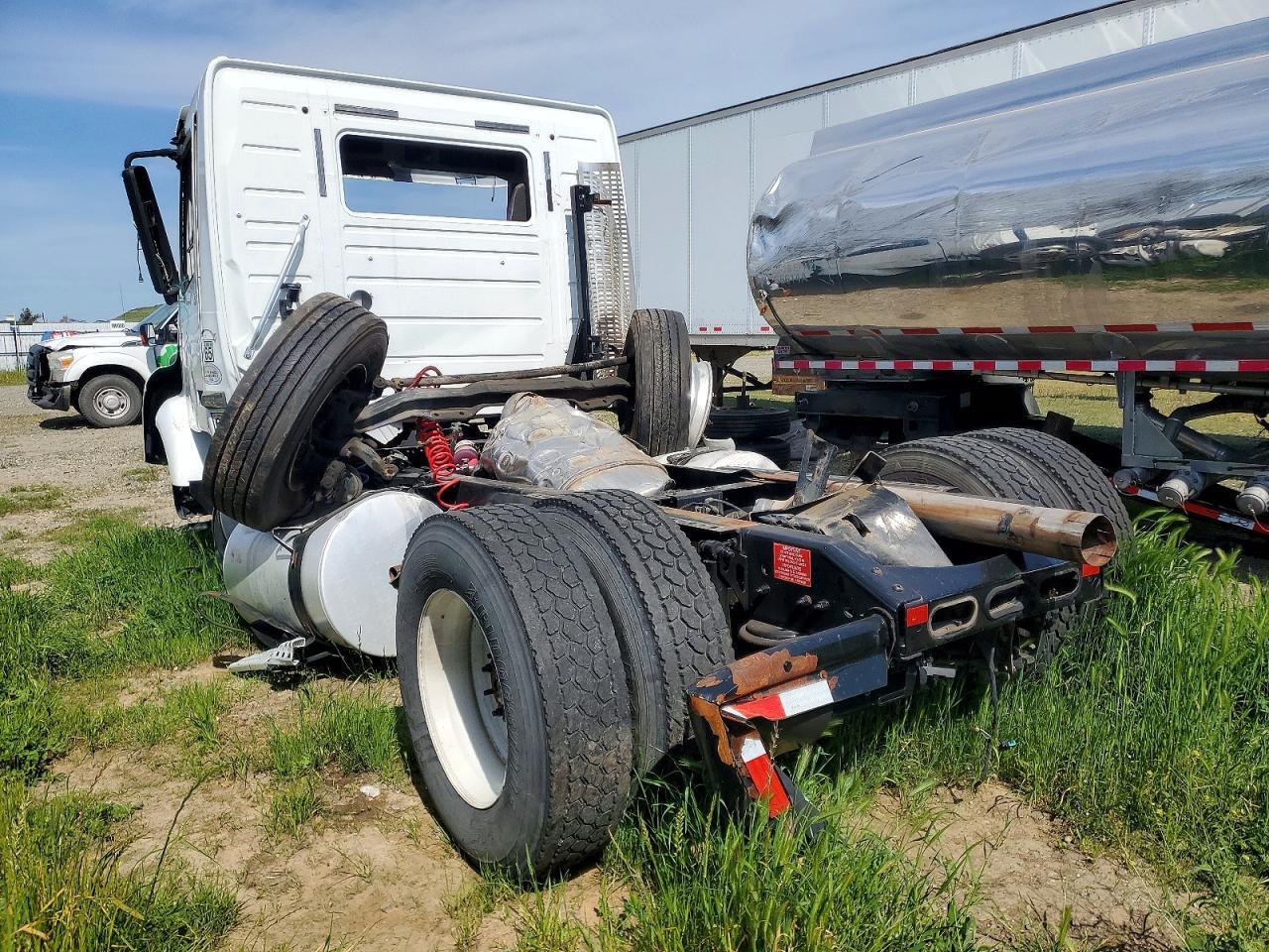 2018 Volvo VNR Semi Truck