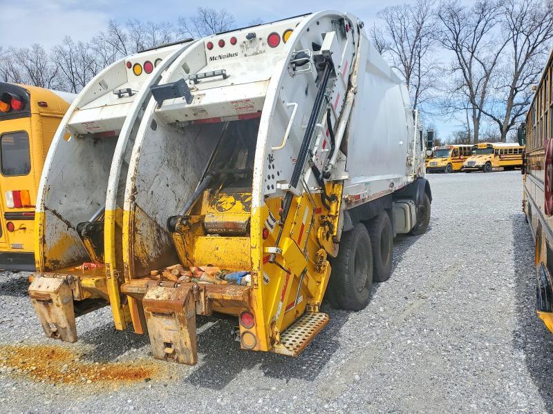 2016 Mack MRU613 Refuse Truck
