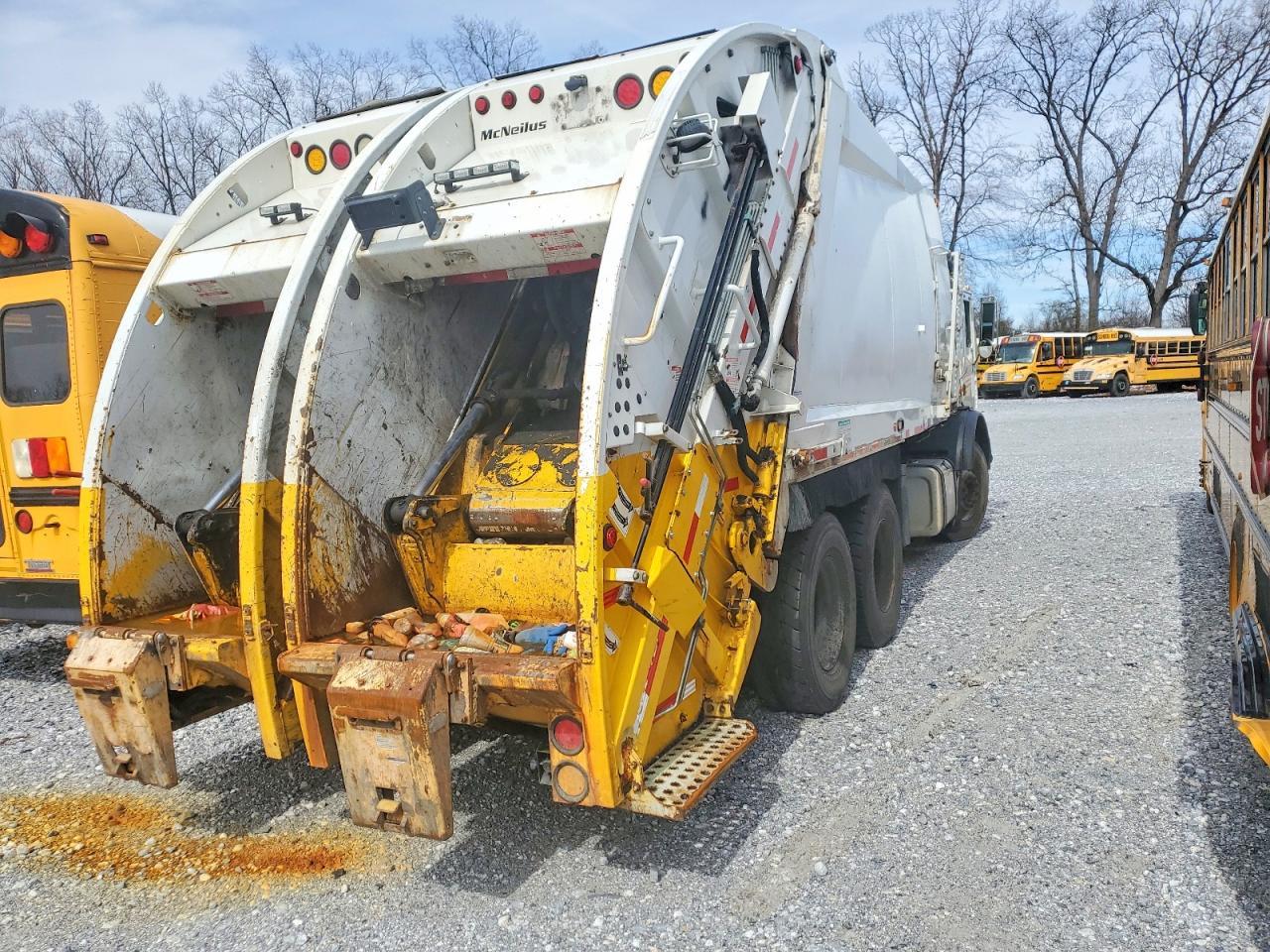2016 Mack MRU613 Refuse Truck