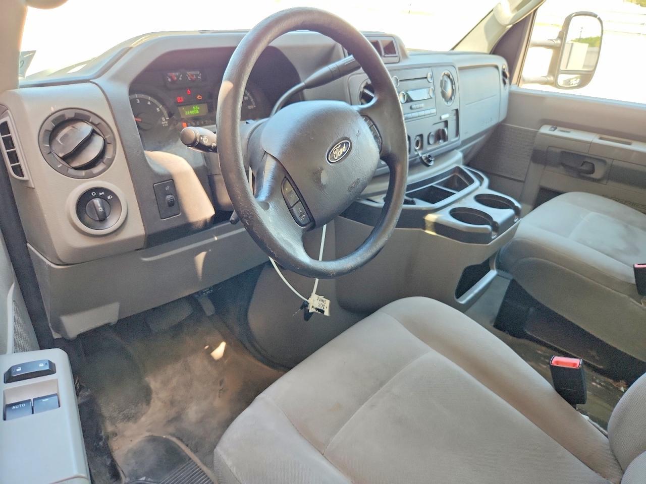 2019 Ford Econoline E350 Super Duty Cutaway Van