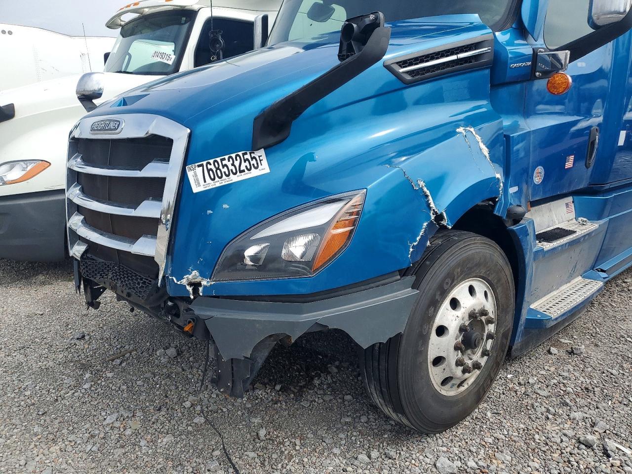 2021 Freightliner Cascadia 126