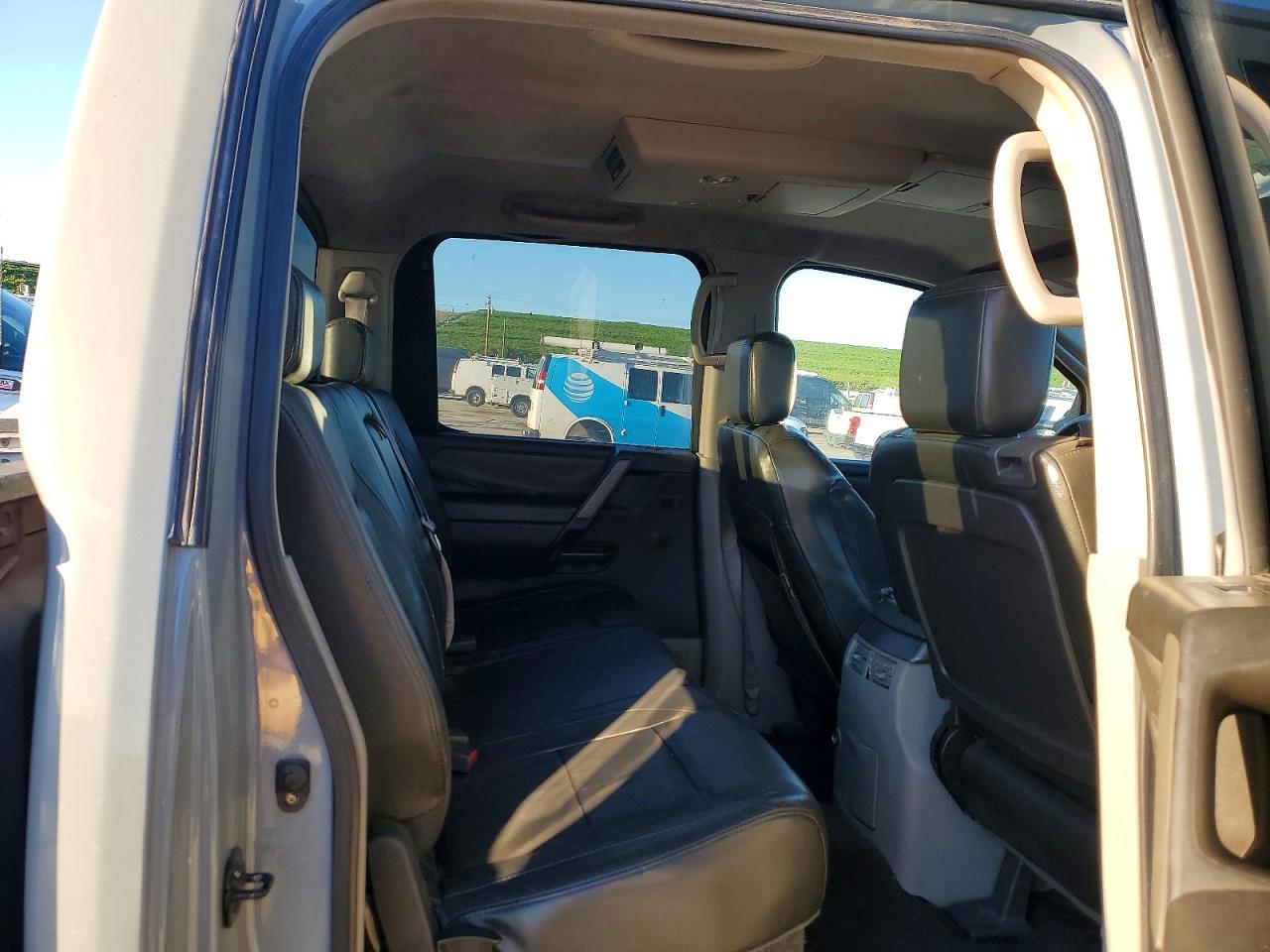 2004 Nissan Titan XE