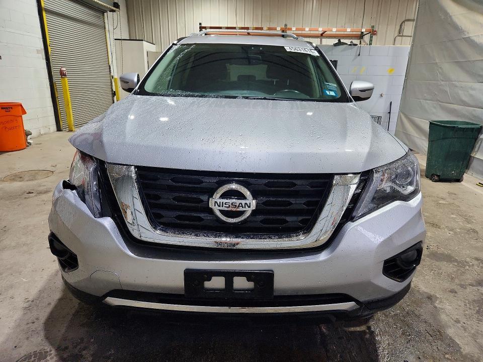 2017 Nissan Pathfinder sv