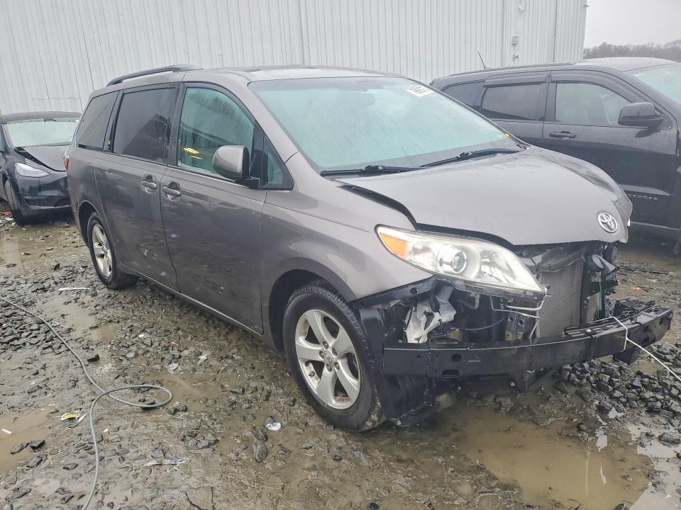 2017 Toyota Sienna le 8-passenger