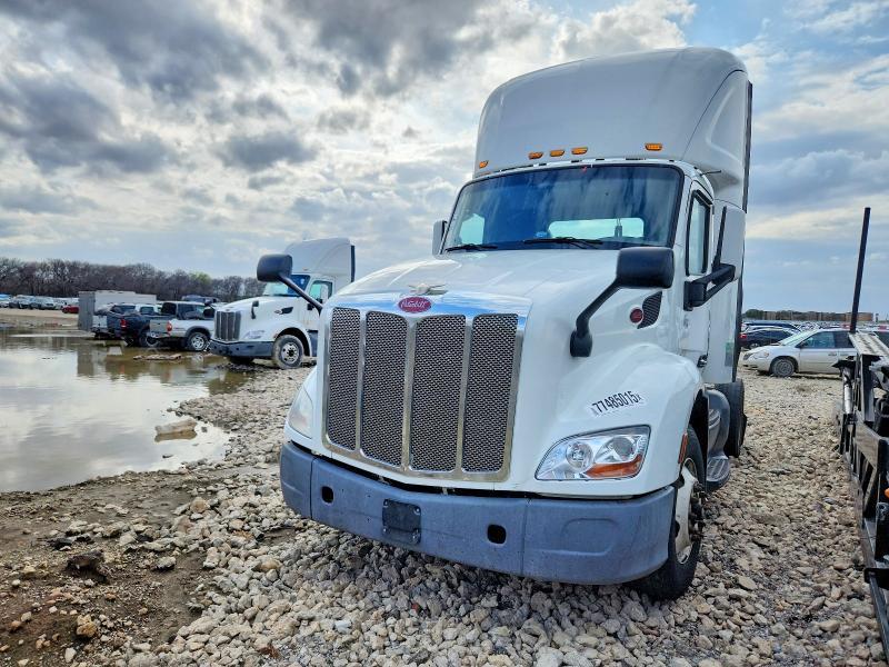 2017 Peterbilt 579 Semi Truck