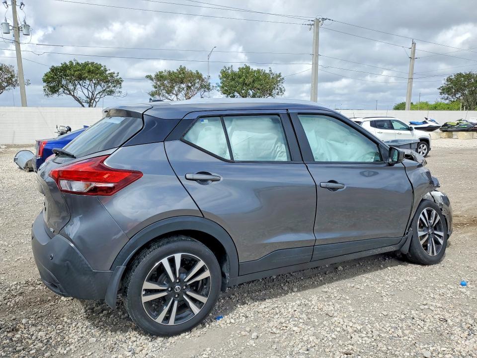 2020 Nissan Kicks sv