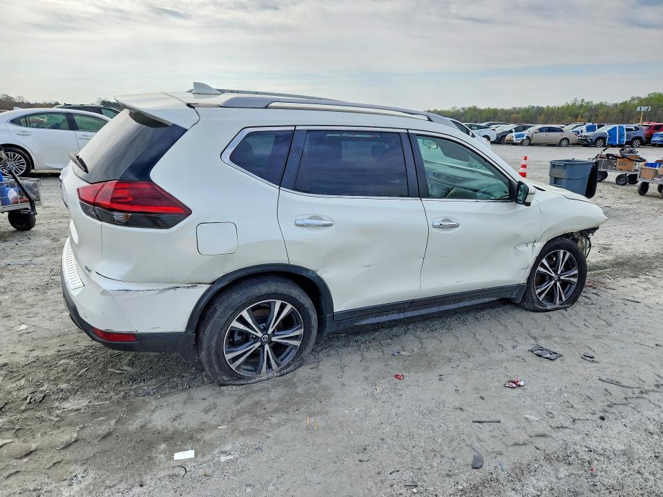 2020 Nissan Rogue sv