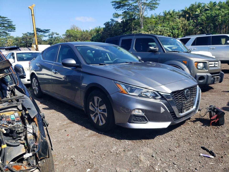 2020 Niss Altima
