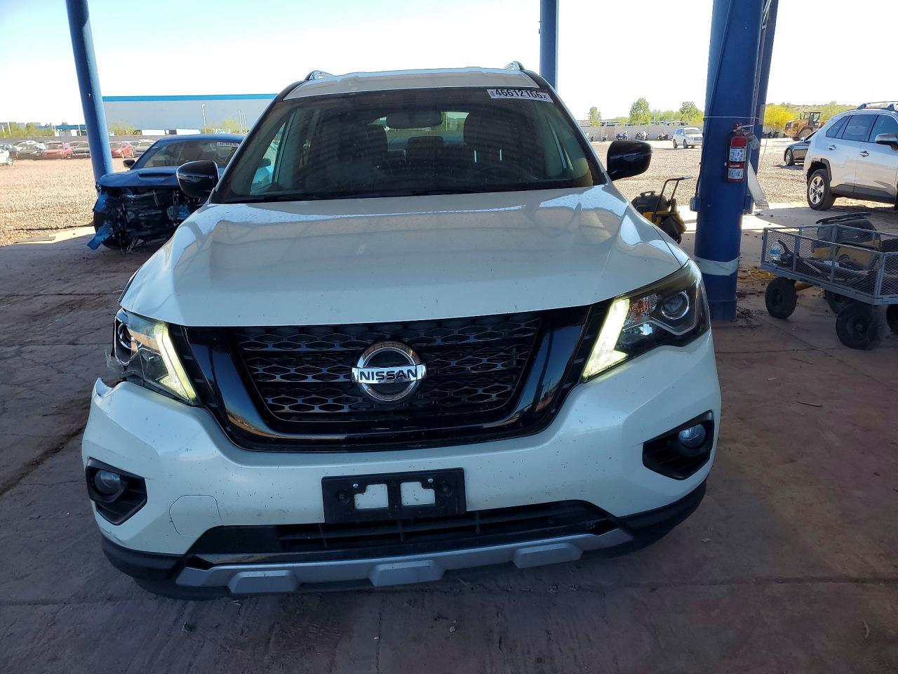 2020 Nissan Pathfinder sv