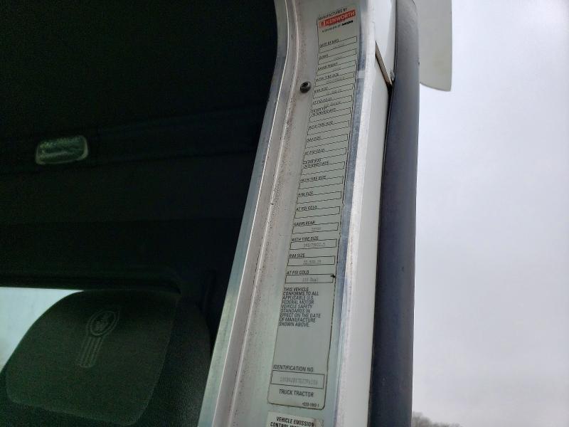 2014 Kenworth T440 Semi Truck