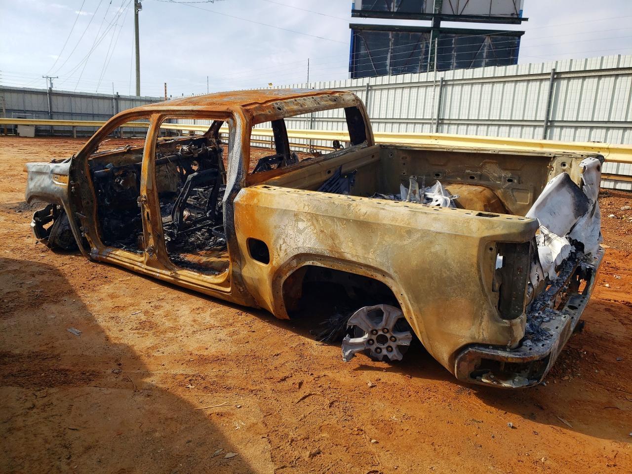 2025 GMC Sierra K1500 SLT