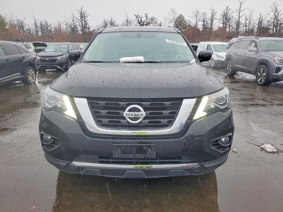 2020 Nissan Pathfinder sv