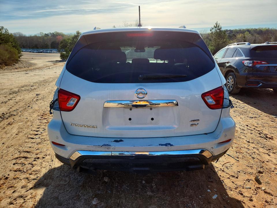 2017 Nissan Pathfinder sv