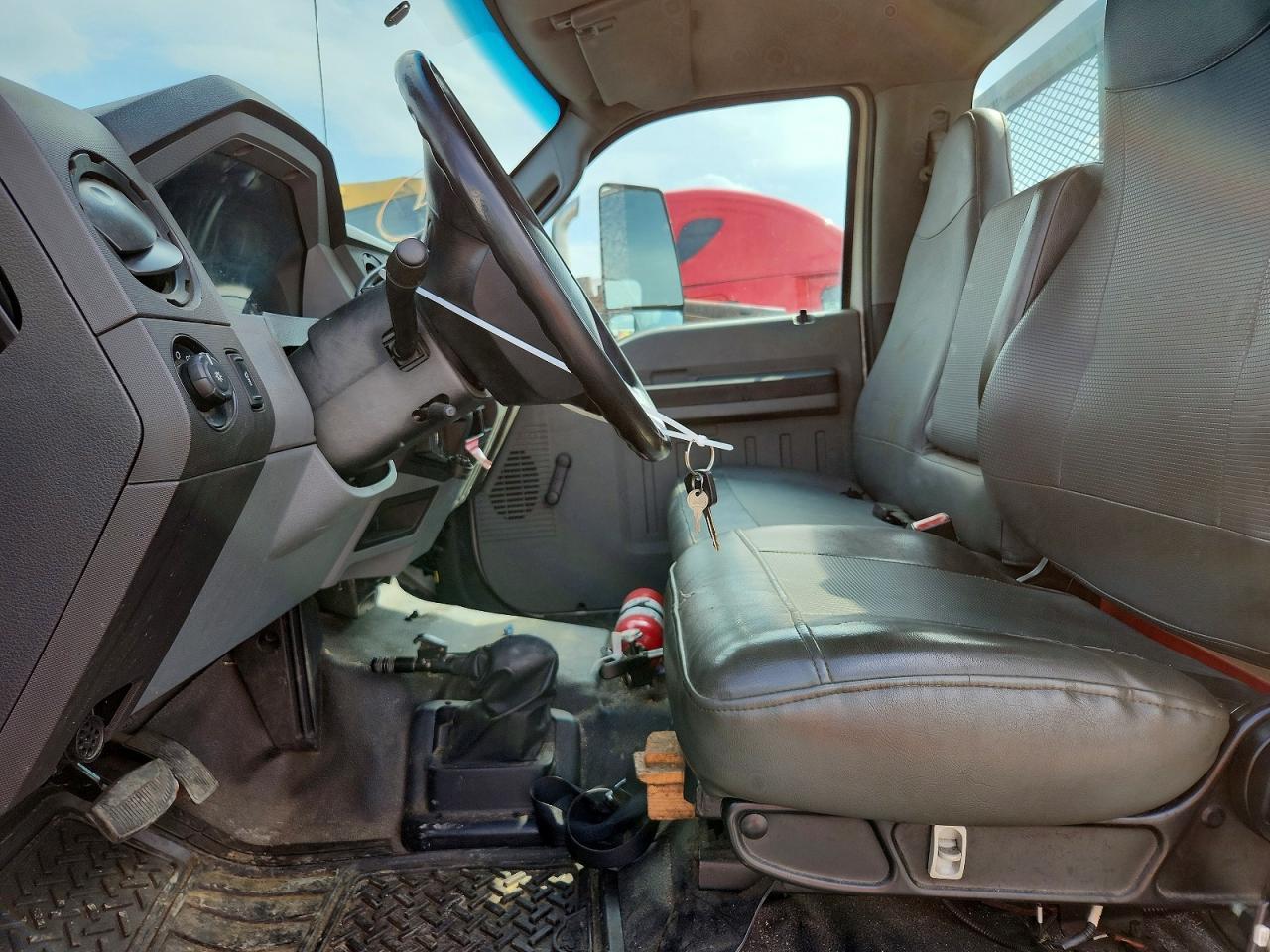2015 Ford F650 Super Duty Flatbed Truck