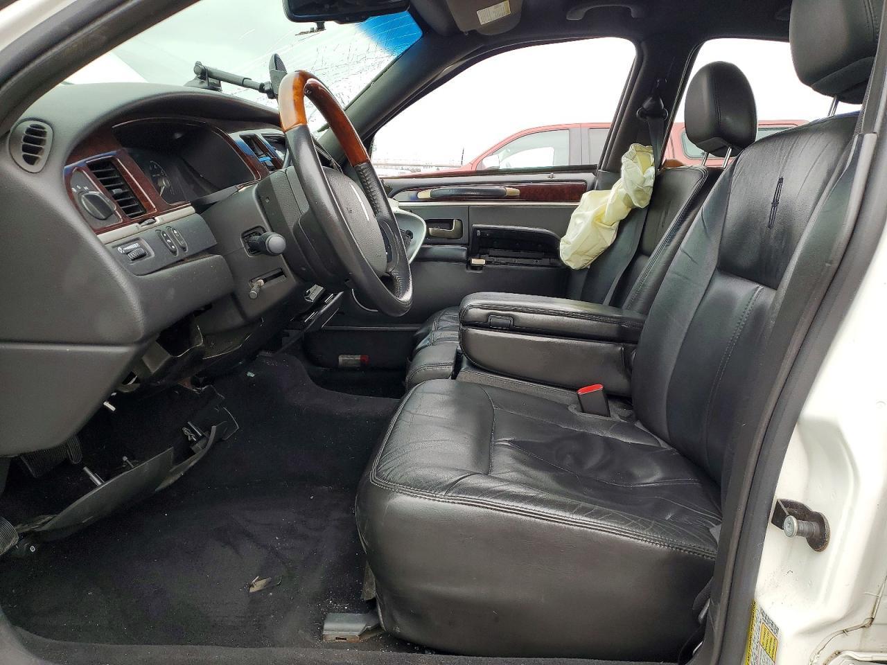 2010 Lincoln Town car Signature Limited