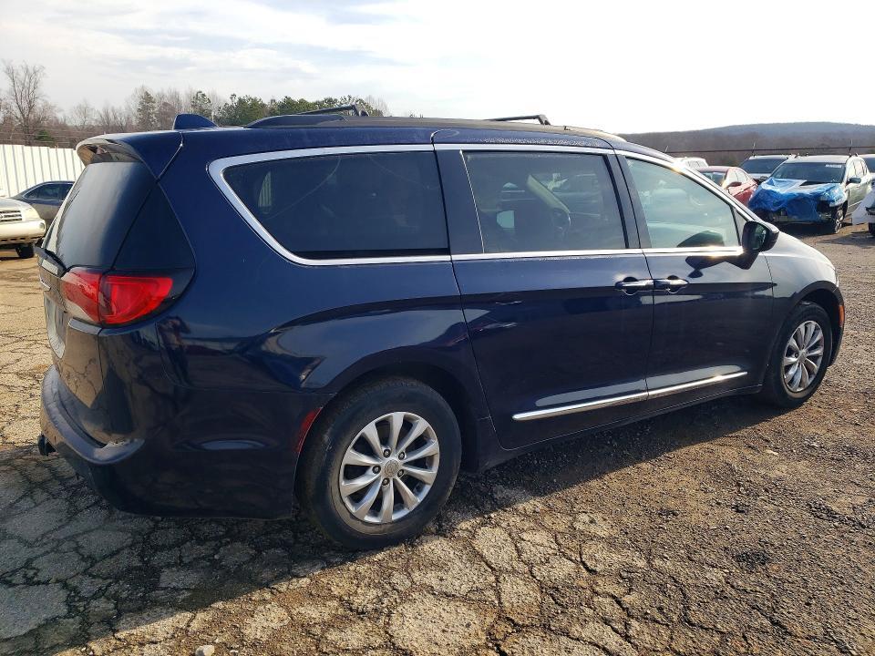 2017 Chrysler Pacifica Touring l