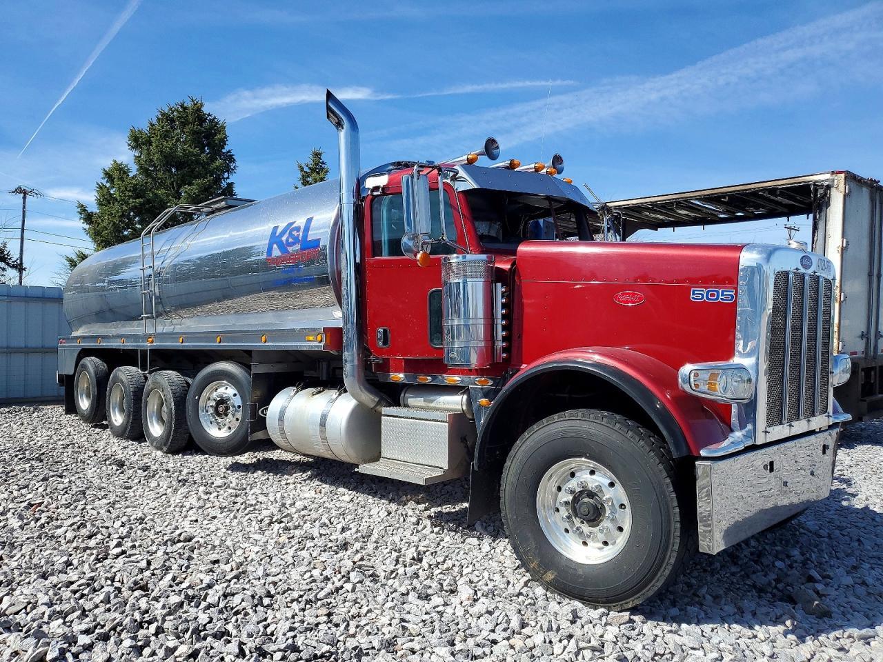 2017 Peterbilt 389 Tank Truck