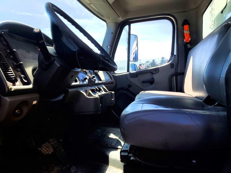 2020 Freigliner 2020 Freightliner Business Class M2 BOX Truck