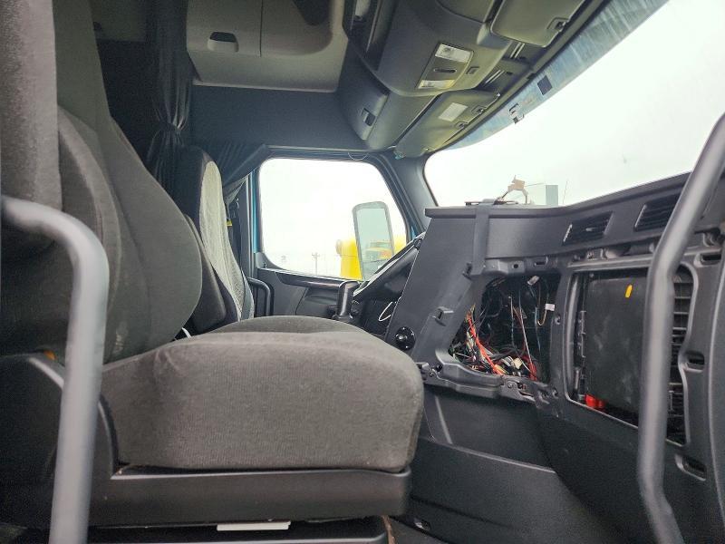 2023 Freightliner Cascadia 126 Semi Truck