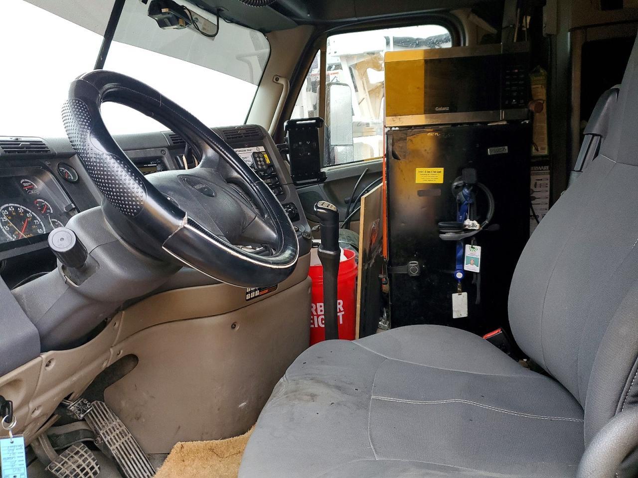 2016 Freigliner 2016 Freightliner Cascadia 125 Sleeper Cab Semi TR