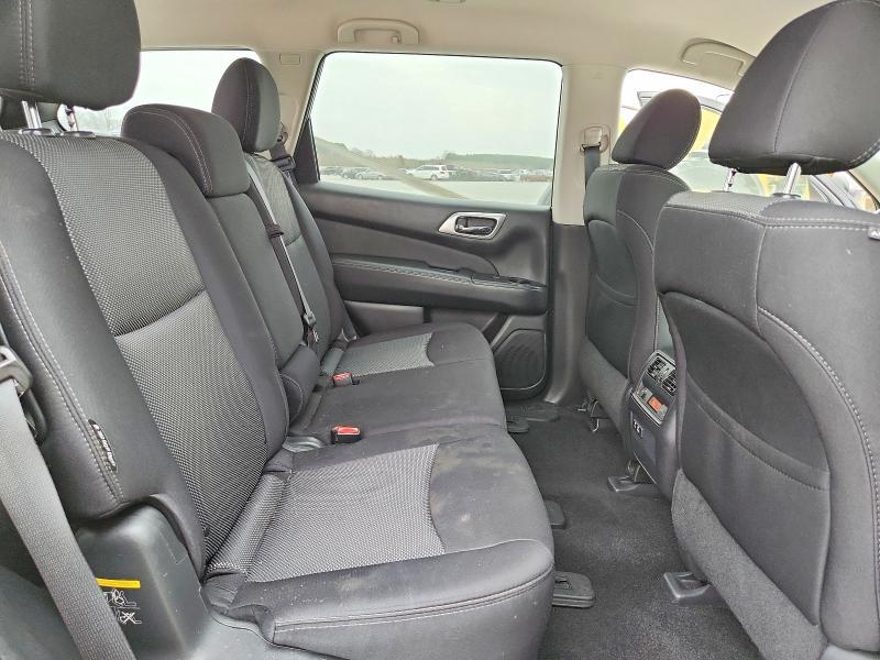 2019 Nissan Pathfinder sv